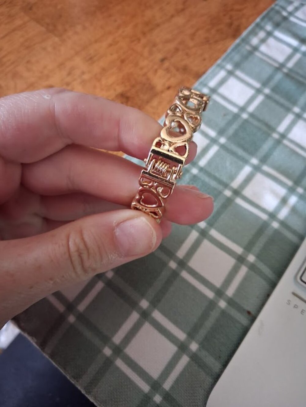 Openable Heart bangle bracelet - Picture 5 of 5